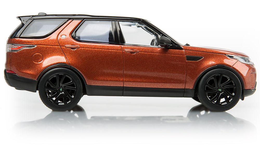 Get Land Rover LAND ROVER DISCOVERY 1:43 SCALE MODEL At SAR 50.00
