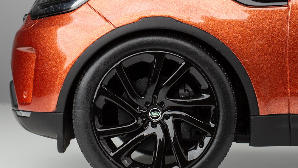 Shop Land Rover Discovery 1:18 Scale Model in KSA