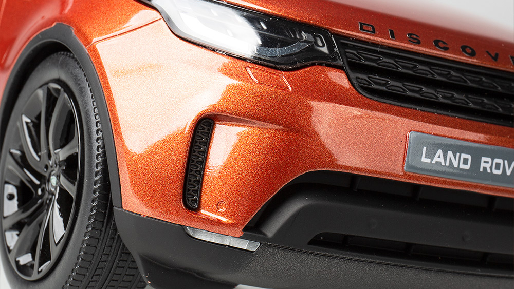 Buy Land Rover Discovery 1:18 Scale Model Accessories Online